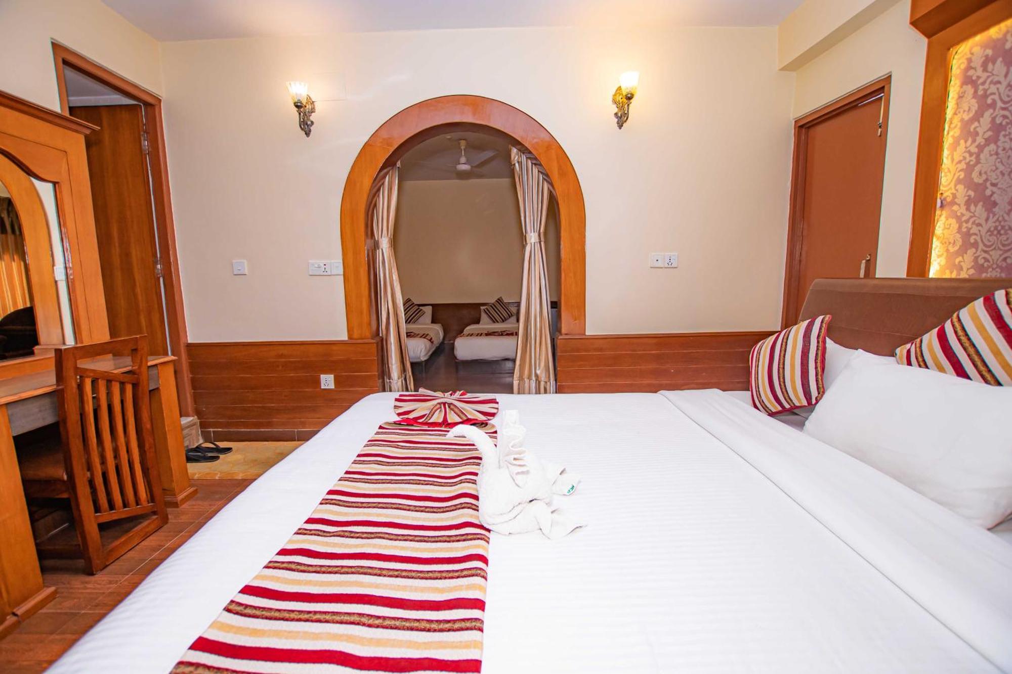פוקהרה Hotel Crystal Palace מראה חיצוני תמונה