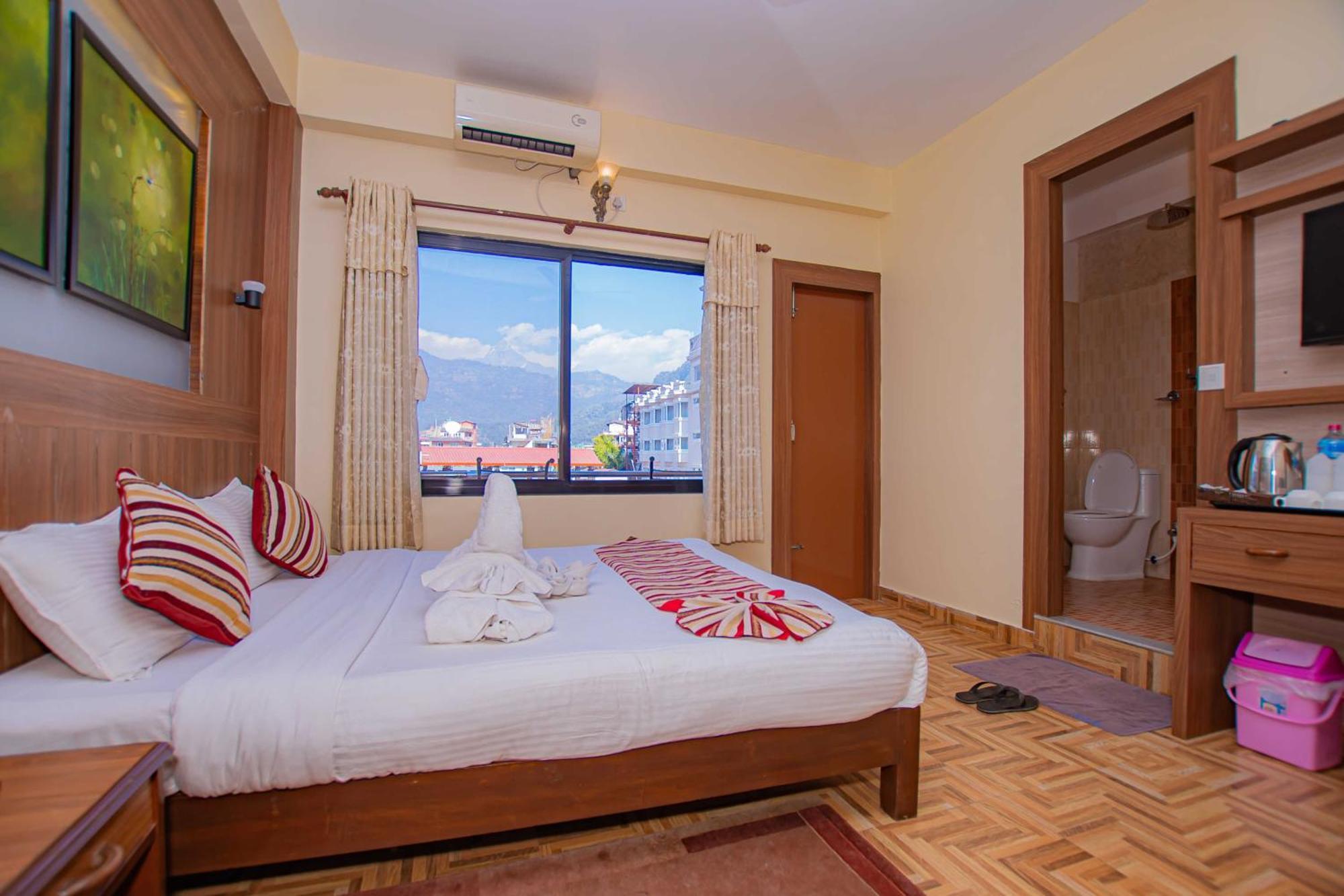פוקהרה Hotel Crystal Palace מראה חיצוני תמונה