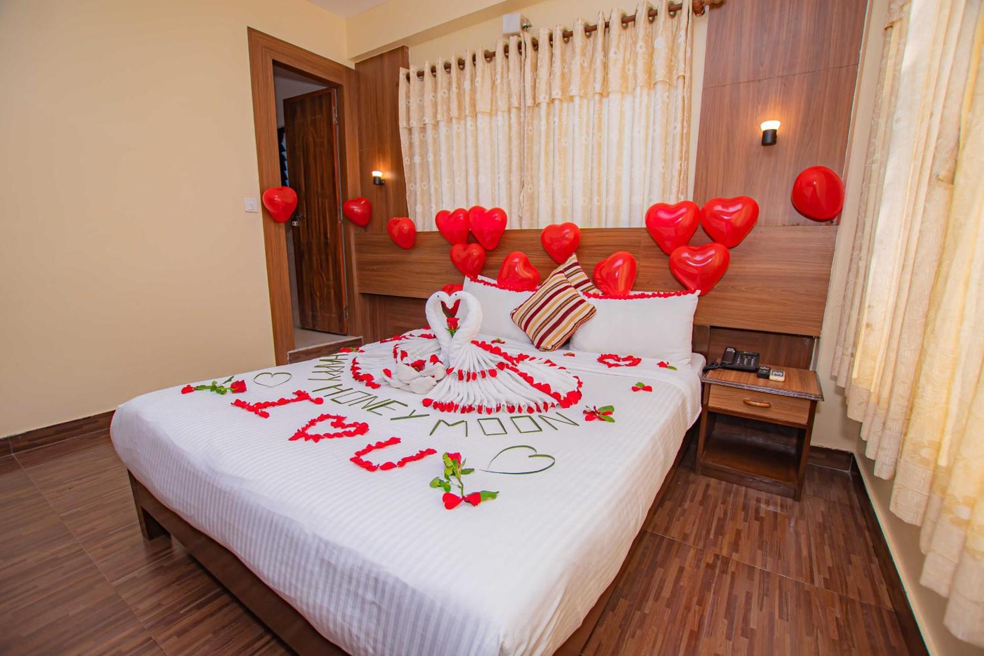 פוקהרה Hotel Crystal Palace מראה חיצוני תמונה