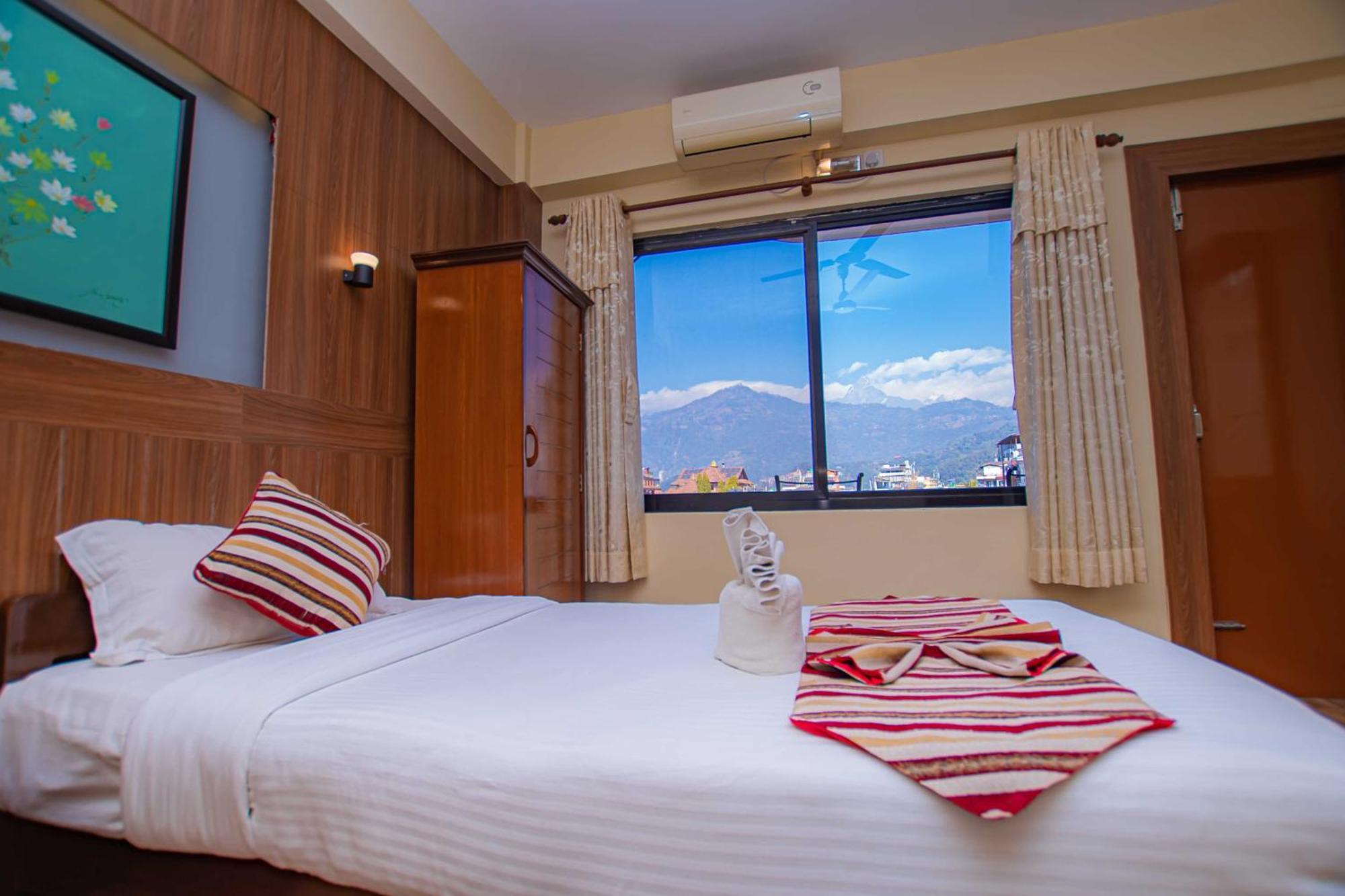 פוקהרה Hotel Crystal Palace מראה חיצוני תמונה