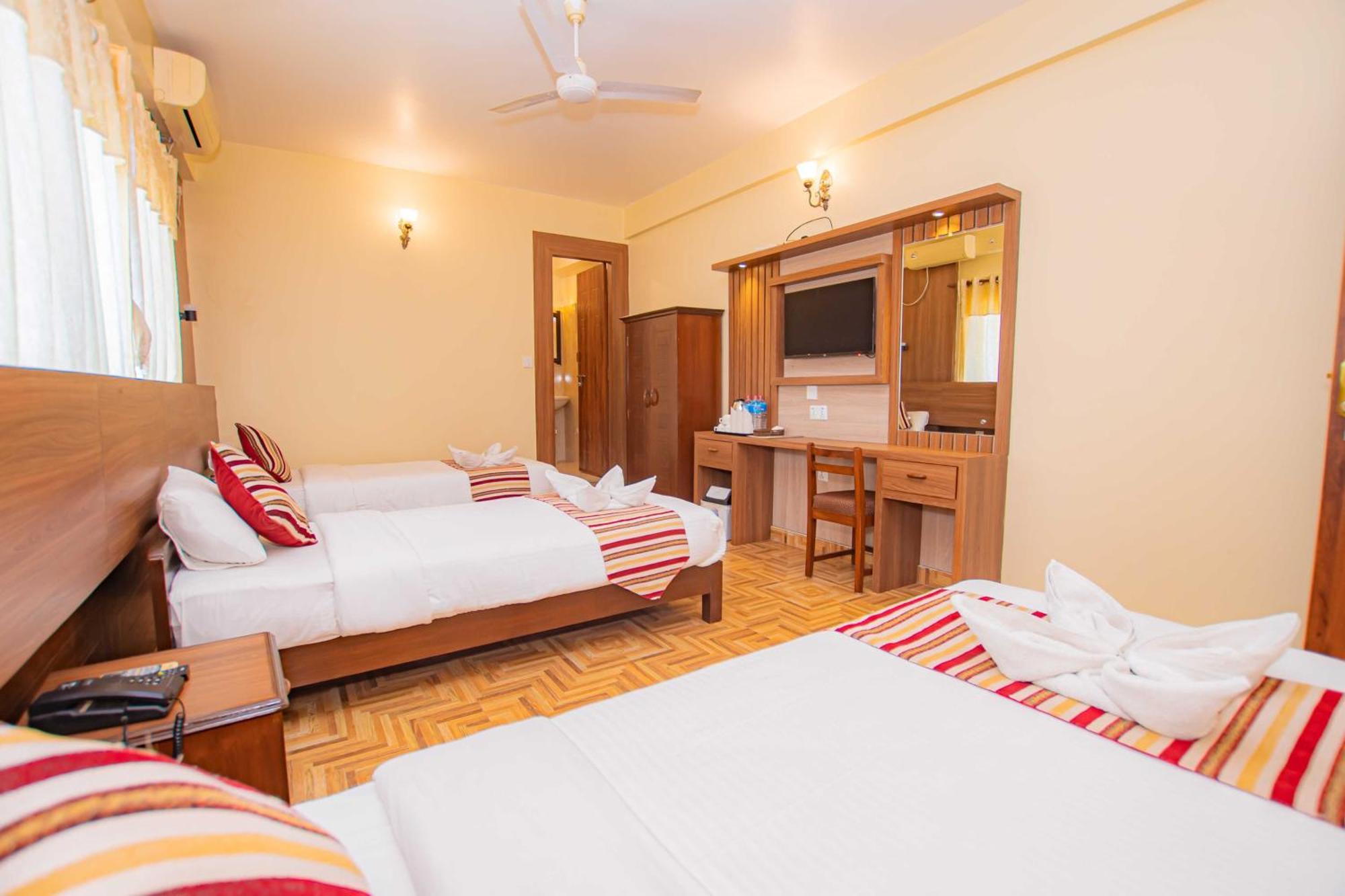 פוקהרה Hotel Crystal Palace מראה חיצוני תמונה