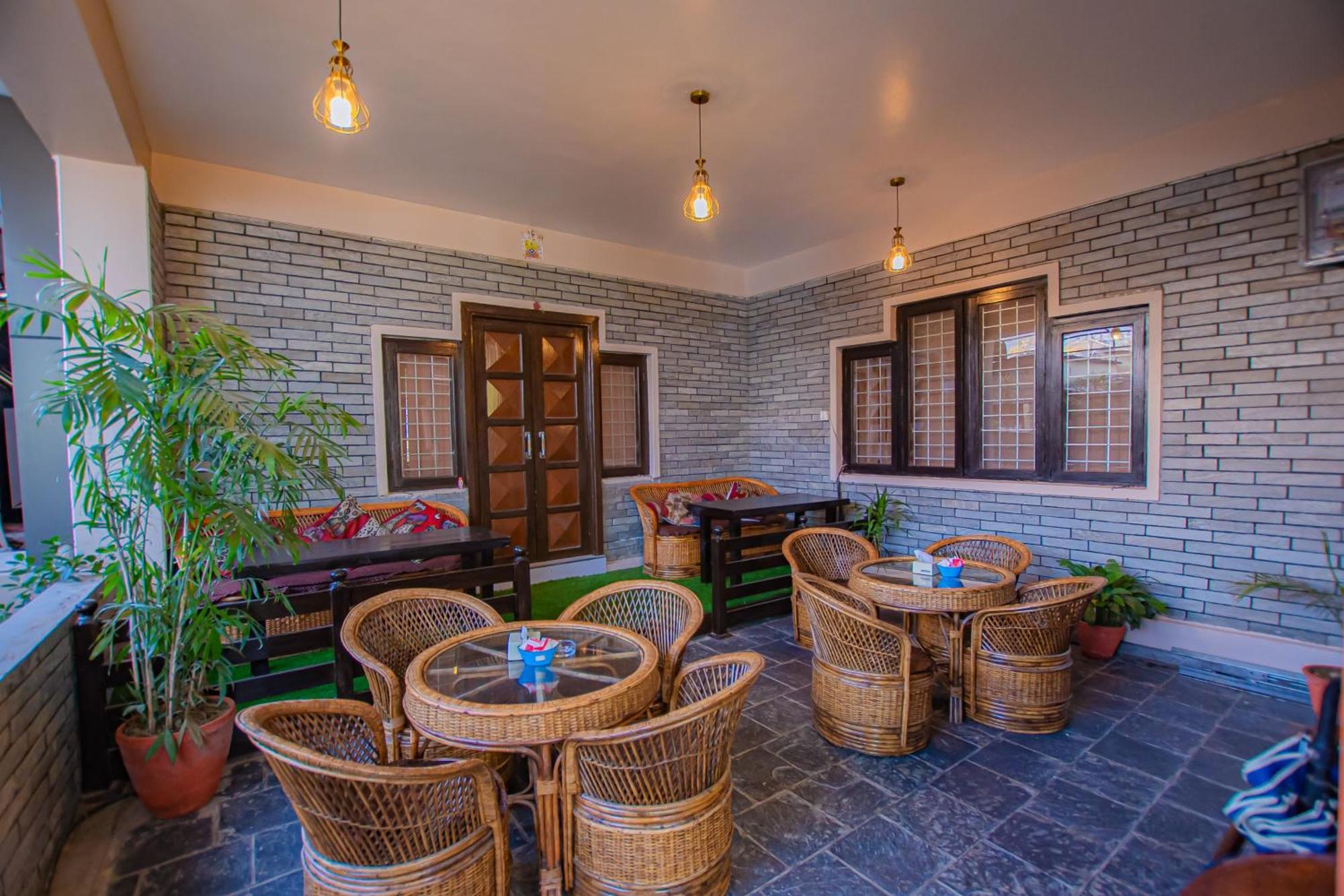 פוקהרה Hotel Crystal Palace מראה חיצוני תמונה