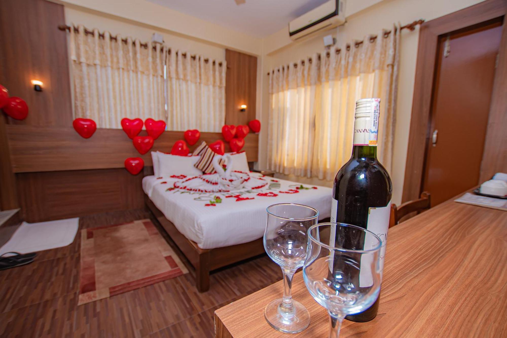 פוקהרה Hotel Crystal Palace מראה חיצוני תמונה